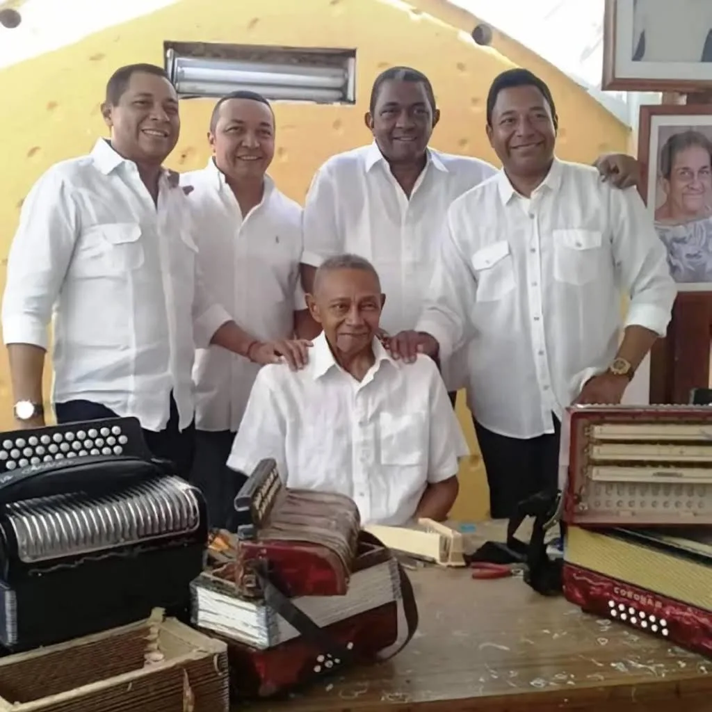Hugo Carlos, Adelmo, Almes y Juan José Granados, al lado de Ovidio Granados